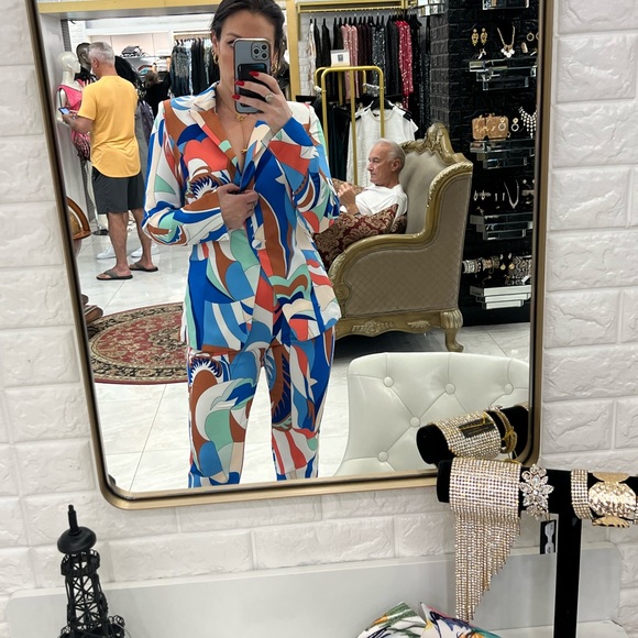 Valiant Paris - boutique in Miami colorful two piece suit - Picture 8 of 8